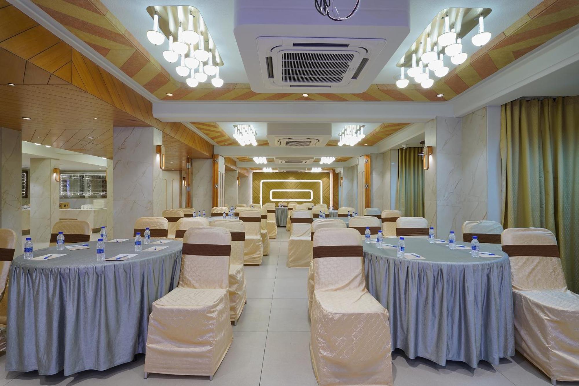 Artilla Inn Ahmedabad Extérieur photo