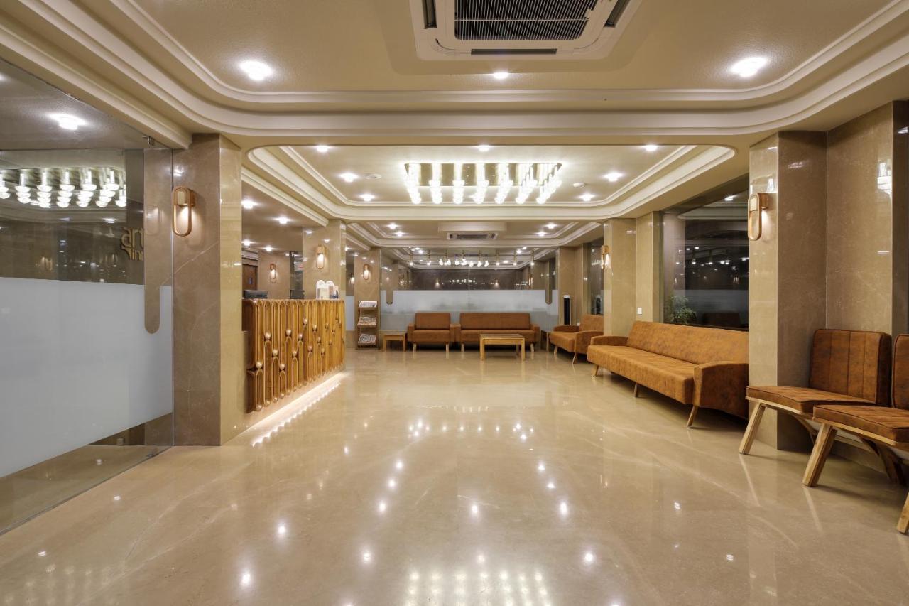 Artilla Inn Ahmedabad Extérieur photo